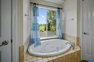1231 SW 3rd Ave, Mill City, OR 97360 - Photo 27