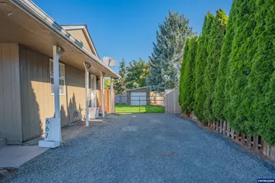 667 W Rose St, Lebanon, OR 97355 - Photo 25