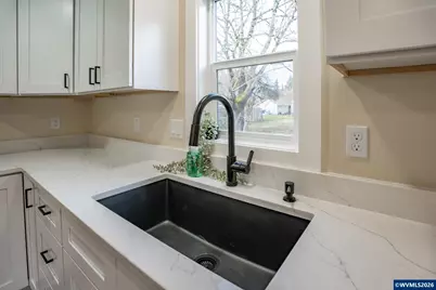 705 Tangent St, Lebanon, OR 97355 - Photo 11