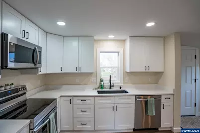 705 Tangent St, Lebanon, OR 97355 - Photo 9