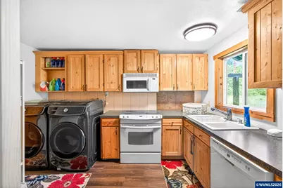 2150 Pioneer Rd, Dallas, OR 97338 - Photo 9