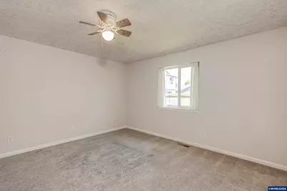 3127 S 12th St, Lebanon, OR 97355 - Photo 15