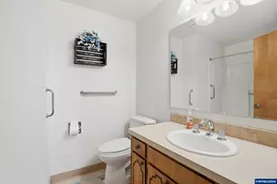 342 McLaughlin Dr, Woodburn, OR 97071 - Photo 9