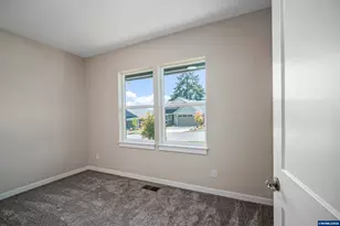 739 Emily Grace Ln SE, Salem, OR 97306 - Photo 7