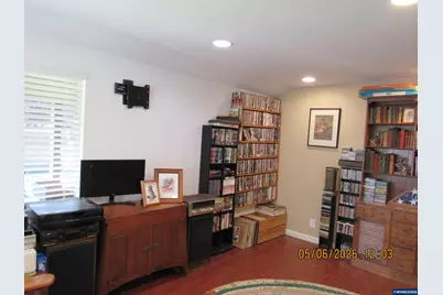 365 SE Myrtle St, Mill City, OR 97360 - Photo 5