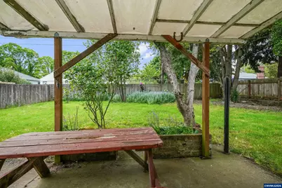 1710 23rd St NE, Salem, OR 97301 - Photo 33