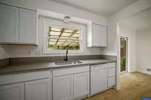 1710 23rd St NE, Salem, OR 97301 - Photo 19
