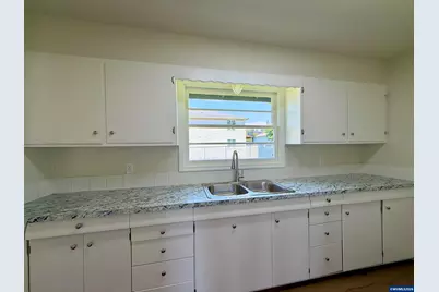 360 Main St W, Monmouth, OR 97361 - Photo 7