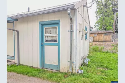 340 S Main St, Lebanon, OR 97355 - Photo 11