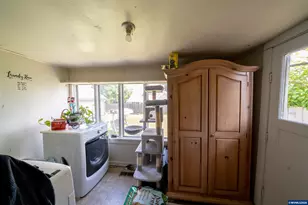 1450 SW 9th St, Dallas, OR 97338 - Photo 9
