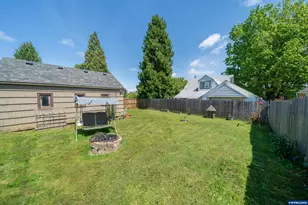 1450 SW 9th St, Dallas, OR 97338 - Photo 11