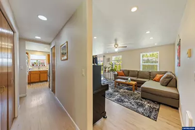 920 SW Myrtle Ct, McMinnville, OR 97128 - Photo 9