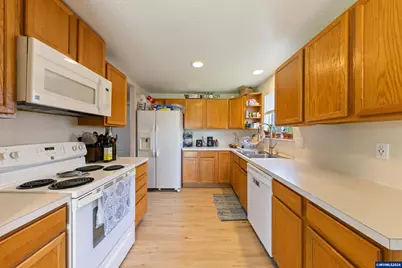 920 SW Myrtle Ct, McMinnville, OR 97128 - Photo 15