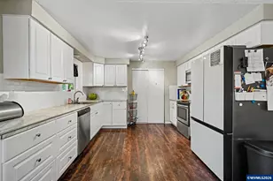 460 N 12th St, Independence, OR 97351 - Photo 13
