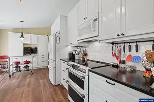 1310 Neahkahnie St SE, Salem, OR 97306 - Photo 13