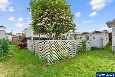612 N Cascade Dr #13, Woodburn, OR 97071 - Photo 29
