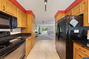 1044 Chestnut St NW, Salem, OR 97304 - Photo 9