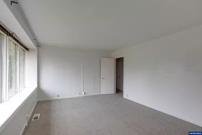 591 Harden Dr, Lebanon, OR 97355 - Photo 5