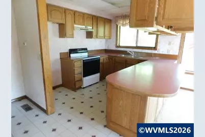 888 Meadows Ln SE, Jefferson, OR 97352 - Photo 15