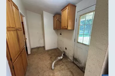 390 Montgomery St, Falls City, OR 97344 - Photo 19