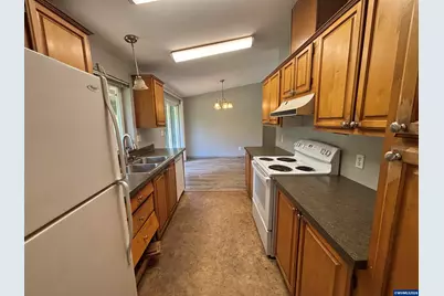 390 Montgomery St, Falls City, OR 97344 - Photo 13