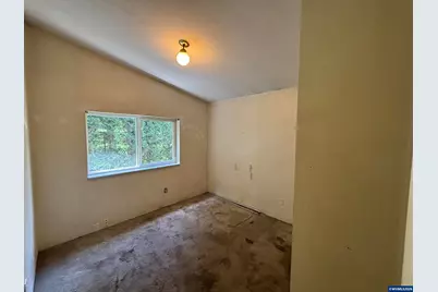 390 Montgomery St, Falls City, OR 97344 - Photo 17