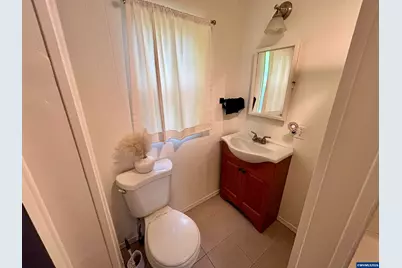 1060 Hickory St NE, Salem, OR 97301 - Photo 13
