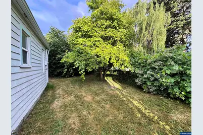1060 Hickory St NE, Salem, OR 97301 - Photo 15