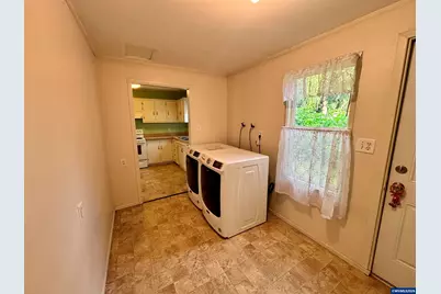 1060 Hickory St NE, Salem, OR 97301 - Photo 21