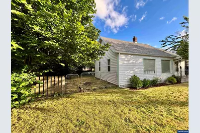 1060 Hickory St NE, Salem, OR 97301 - Photo 3