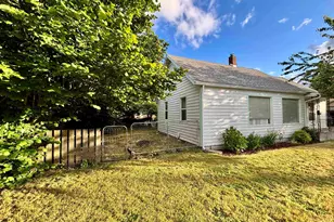 1060 Hickory St NE, Salem, OR 97301 - Photo 3