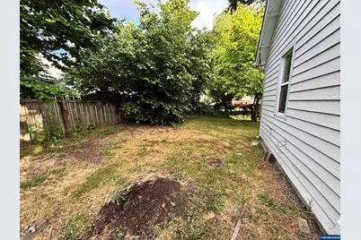1060 Hickory St NE, Salem, OR 97301 - Photo 27