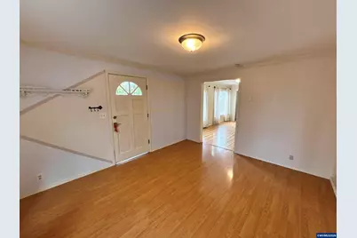 1060 Hickory St NE, Salem, OR 97301 - Photo 5