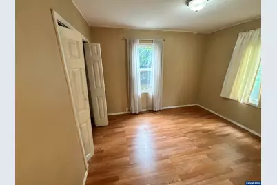 1060 Hickory St NE, Salem, OR 97301 - Photo 9
