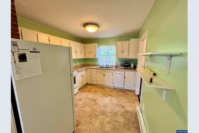1060 Hickory St NE, Salem, OR 97301 - Photo 17
