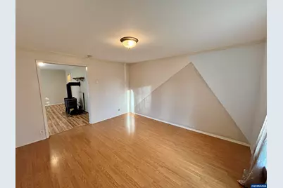 1060 Hickory St NE, Salem, OR 97301 - Photo 5
