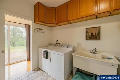 28600 Jones Dr, Sweet Home, OR 97386 - Photo 19