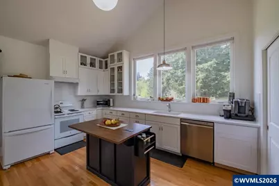 28600 Jones Dr, Sweet Home, OR 97386 - Photo 3