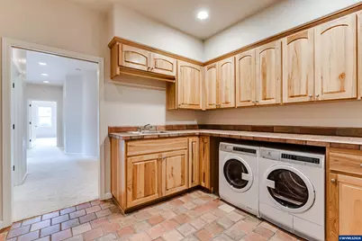 875 Sand Av, Eugene, OR 97401 - Photo 23