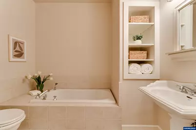 875 Sand Av, Eugene, OR 97401 - Photo 13