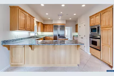 875 Sand Av, Eugene, OR 97401 - Photo 3