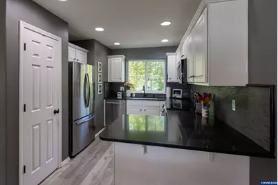 384 Crystal Springs Ln N, Keizer, OR 97303 - Photo 11