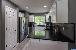 384 Crystal Springs Ln N, Keizer, OR 97303 - Photo 11