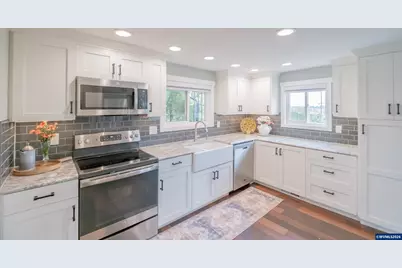 208 NW Lewisburg Av, Corvallis, OR 97330 - Photo 9