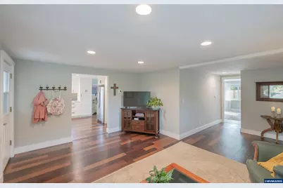 208 NW Lewisburg Av, Corvallis, OR 97330 - Photo 7