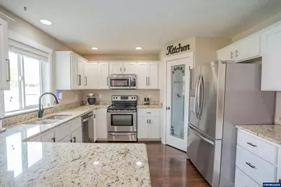 191 E Jadon Dr, Lebanon, OR 97355 - Photo 3