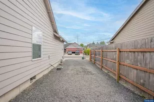 191 E Jadon Dr, Lebanon, OR 97355 - Photo 33
