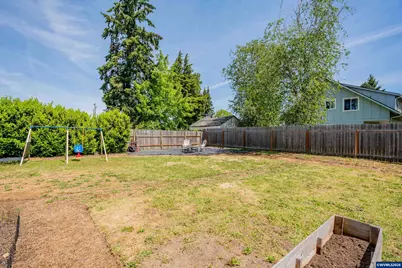153 S 6th St, Lebanon, OR 97355 - Photo 21
