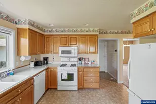 2041 Rollin Ave NW, Salem, OR 97304 - Photo 9