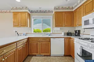 2041 Rollin Ave NW, Salem, OR 97304 - Photo 11